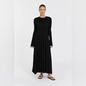 DISSH FLORA BLACK CONTRAST KNIT MIDI DRESS
USD $159.99 SMALL